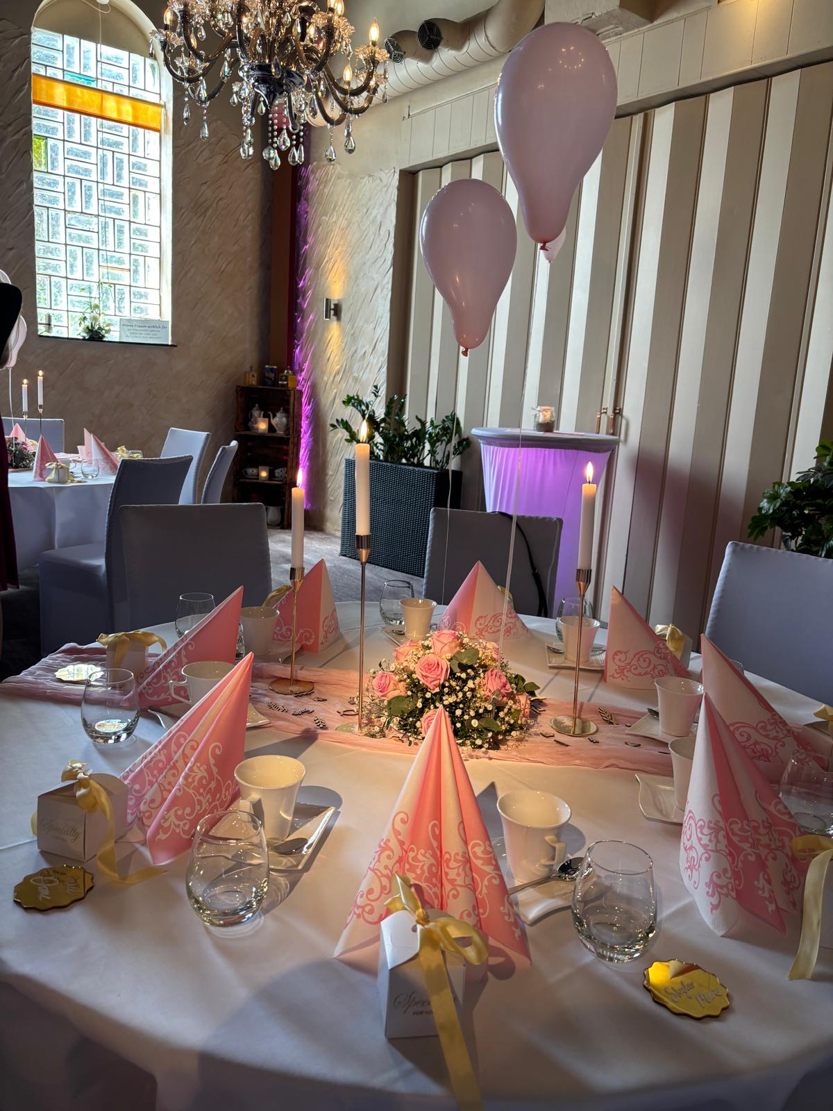 Gedeckter Festtisch im Saal Zum Köpenick
